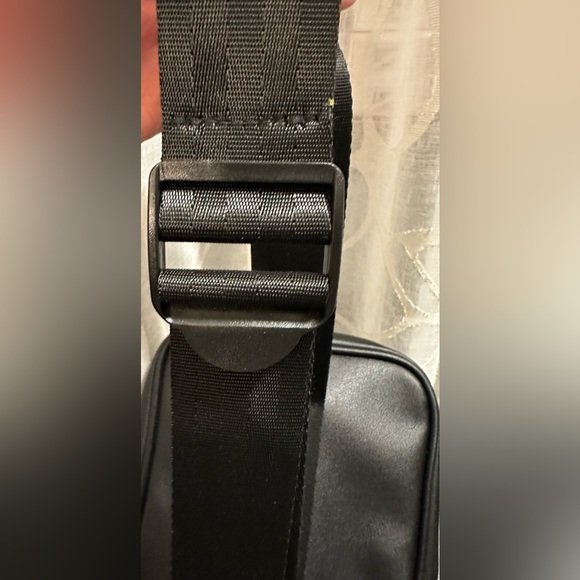 FIFA World Cup Limited Edition Qatar Airlines Shoulder Bag - Picture 4 of 6